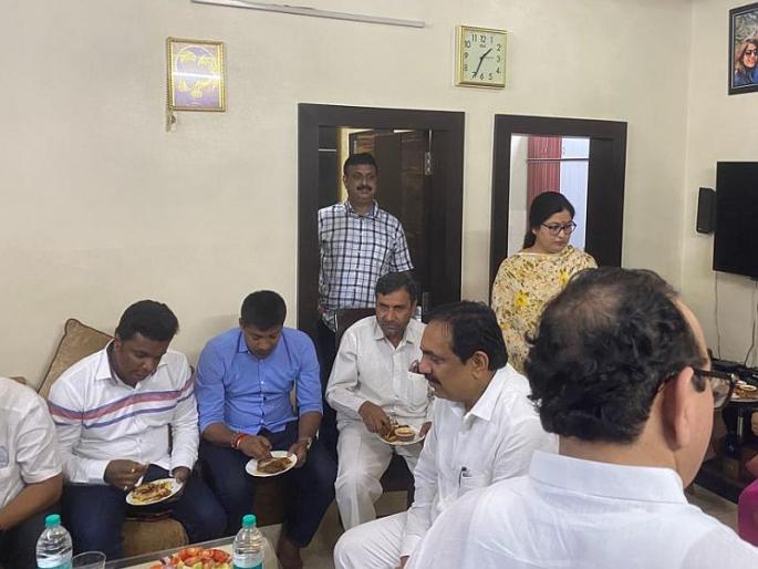 Kalani's NCP entry delayed? NCP leaders discuss with Kalani family in Ulhasnagar | कलानींचा राष्ट्रवादी प्रवेश लांबला? कुटुंबासोबत NCP नेत्यांची बंद दाराआड "भोजनपे" चर्चा!  Kalani's NCP entry delayed? NCP leaders discuss with Kalani family in Ulhasnagar | कलानींचा राष्ट्रवादी प्रवेश लांबला? कुटुंबासोबत NCP नेत्यांची बंद दाराआड "भोजनपे" चर्चा!