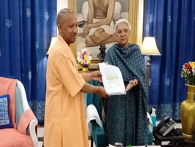 After the BJP's big victory in Uttar pradesh assembly election Yogi Adityanath meet up governor | UP Election Result: भाजपच्या बंपर विजयानंतर, योगी आदित्यनाथांनी घेतली राज्यपालांची भेट; मुख्यमंत्रीपदाचा दिला राजीनामा After the BJP's big victory in Uttar pradesh assembly election Yogi Adityanath meet up governor | UP Election Result: भाजपच्या बंपर विजयानंतर, योगी आदित्यनाथांनी घेतली राज्यपालांची भेट; मुख्यमंत्रीपदाचा दिला राजीनामा
