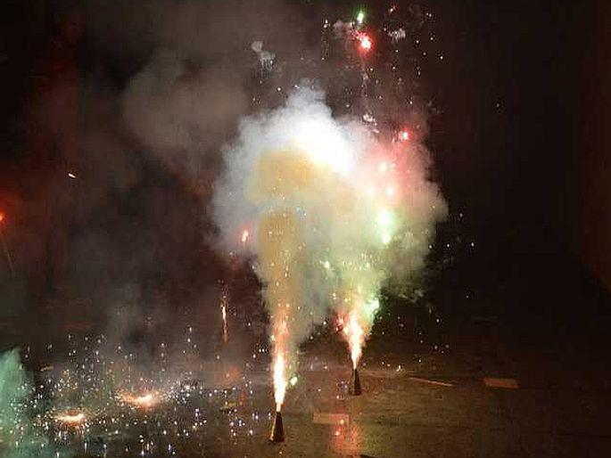 Order of NGT; Ban on firecrackers till November 30 in states with poor air quality | NGTचा आदेश; हवेची गुणवत्ता खराब असलेल्या राज्यांत 30 नोव्हेंबरपर्यंत फटाक्यांवर बंदी Order of NGT; Ban on firecrackers till November 30 in states with poor air quality | NGTचा आदेश; हवेची गुणवत्ता खराब असलेल्या राज्यांत 30 नोव्हेंबरपर्यंत फटाक्यांवर बंदी