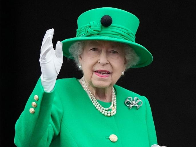 Queen Elizabeth II of Great Britain He held the throne for seven decades | Britain Queen Elizabeth II died: ब्रिटनच्या महाराणी एलिझाबेथ कालवश; सात दशके सांभाळले सिंहासन Queen Elizabeth II of Great Britain He held the throne for seven decades | Britain Queen Elizabeth II died: ब्रिटनच्या महाराणी एलिझाबेथ कालवश; सात दशके सांभाळले सिंहासन
