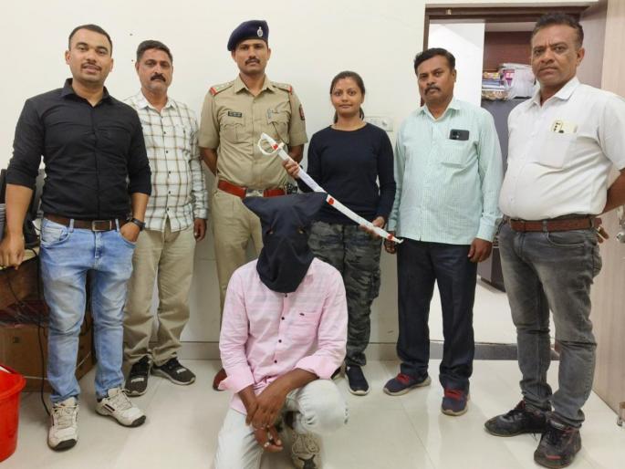 Arrested for carrying a sword in Nilgiri Bagh area | निलगीरी बाग भागात तलवार घेऊन फिरणाऱ्याला अटक Arrested for carrying a sword in Nilgiri Bagh area | निलगीरी बाग भागात तलवार घेऊन फिरणाऱ्याला अटक