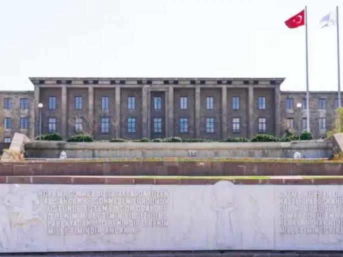 Israel-Hamas war Turkish parliament bans Coca-Cola and Nestle know about the the connection | इस्रायल-हमास युद्ध, तुर्की संसदेनं कोका-कोला अन् नेस्लेवर घातली बंदी, असं आहे कनेक्शन