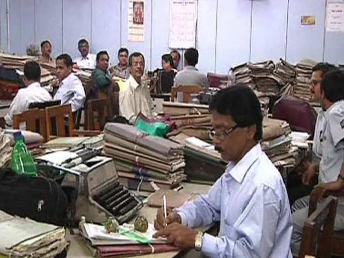 Akola Govt employees on strike from today; Inclusion of State Govt., Semi-Govt. Staff Teachers Association | सरकारी कर्मचारी आजपासून संपावर; राज्य सरकारी, निमसरकारी कर्मचारी शिक्षक संघटनेचा समावेश Akola Govt employees on strike from today; Inclusion of State Govt., Semi-Govt. Staff Teachers Association | सरकारी कर्मचारी आजपासून संपावर; राज्य सरकारी, निमसरकारी कर्मचारी शिक्षक संघटनेचा समावेश