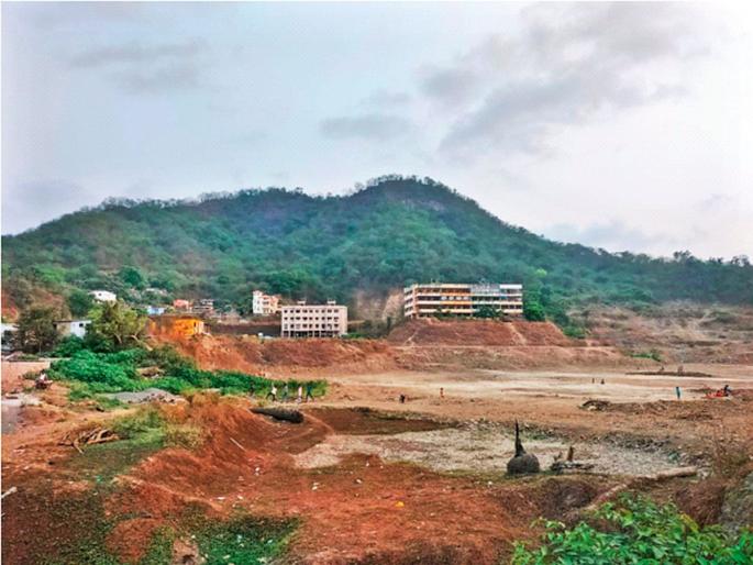 A cloud of landslide over a thousand houses at the foot of Dronagiri Solution to shift the habitation to an alternative place | द्रोणागिरीच्या पायथ्यावरील हजार घरांवर ‘दरडींचे ढग’; पर्यायी जागेत वस्ती हलविण्याचा उपाय A cloud of landslide over a thousand houses at the foot of Dronagiri Solution to shift the habitation to an alternative place | द्रोणागिरीच्या पायथ्यावरील हजार घरांवर ‘दरडींचे ढग’; पर्यायी जागेत वस्ती हलविण्याचा उपाय