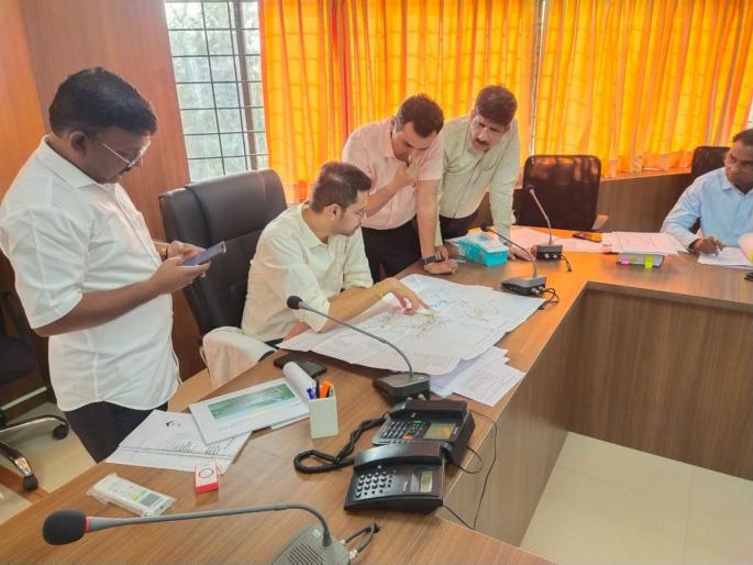 land acquisition work issue of both the flyovers in solapur, seek information from other cities says Collector | दोन्ही उड्डाणपुलाच्या भूसंपादनाचे काम पूढे सरकेना, अन्य शहरातून माहिती घ्या - जिल्हाधिकारी