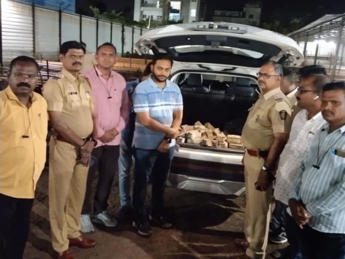 Lure to switch relationships; 96 lakhs to the merchant; A case has been registered against eight persons | नाेटा बदलून देण्याचे आमिष; व्यापाऱ्याला ९६ लाखांचा चुना; 8 जणांवर गुन्हा दाखल Lure to switch relationships; 96 lakhs to the merchant; A case has been registered against eight persons | नाेटा बदलून देण्याचे आमिष; व्यापाऱ्याला ९६ लाखांचा चुना; 8 जणांवर गुन्हा दाखल