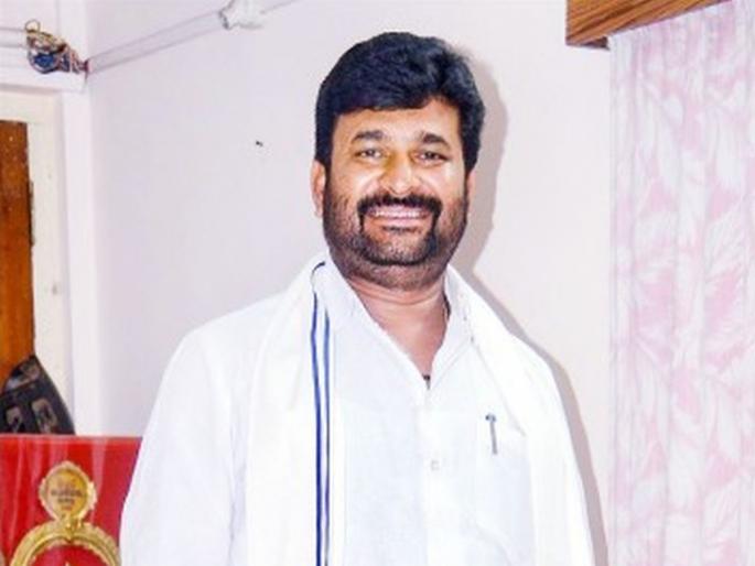 Vinay Kulkarni of Congress won without setting foot in the constituency | मतदारसंघात पाय न ठेवता काँग्रेसचे विनय कुलकर्णी विजयी Vinay Kulkarni of Congress won without setting foot in the constituency | मतदारसंघात पाय न ठेवता काँग्रेसचे विनय कुलकर्णी विजयी