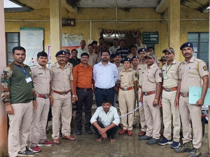 Tiger hunted in Mahalgaon of Chandrapur, dismembered in Pawangaon of Wardhya; One arrested | चंद्रपूरच्या महालगावात वाघाची शिकार, वर्ध्याच्या पवनगावात केले तुकडे; एकाला अटक  Tiger hunted in Mahalgaon of Chandrapur, dismembered in Pawangaon of Wardhya; One arrested | चंद्रपूरच्या महालगावात वाघाची शिकार, वर्ध्याच्या पवनगावात केले तुकडे; एकाला अटक