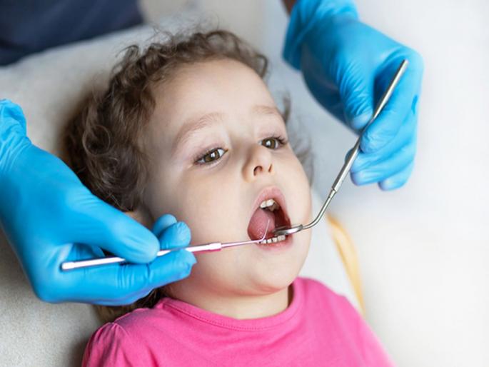 Eat lots of chocolate and fill your teeth with cement at an early age; Are parents responsible for children's oral health problems? | भरपूर चॉकलेट खा अन् लहान वयातच दातात भरा सिमेंट; लहान मुलांच्या मौखिक आरोग्य समस्यांना पालक जबाबदार? Eat lots of chocolate and fill your teeth with cement at an early age; Are parents responsible for children's oral health problems? | भरपूर चॉकलेट खा अन् लहान वयातच दातात भरा सिमेंट; लहान मुलांच्या मौखिक आरोग्य समस्यांना पालक जबाबदार?