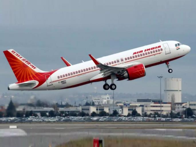 A co-passenger on the plane to the actress; Gave middle seat | विमानातील सहप्रवासी अभिनेत्रीच्या अंगचटीला; दिली मधली सीट A co-passenger on the plane to the actress; Gave middle seat | विमानातील सहप्रवासी अभिनेत्रीच्या अंगचटीला; दिली मधली सीट