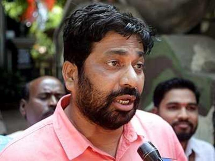MLA bacchu kadu help injured rushed to the hospital in their own vehicle | ताफा थांबवून बच्चू कडू धावले अपघातग्रस्तांच्या मदतीला, स्वत:च्या गाडीतून जखमींना पोहोचवलं रुग्णालयात MLA bacchu kadu help injured rushed to the hospital in their own vehicle | ताफा थांबवून बच्चू कडू धावले अपघातग्रस्तांच्या मदतीला, स्वत:च्या गाडीतून जखमींना पोहोचवलं रुग्णालयात