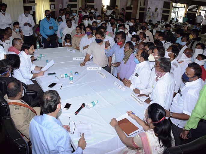 The Guardian Minister Vishwajeet Kadam Janata Darbar at Bhandara | भंडारा येथे पालकमंत्र्यांच्या जनता दरबारात निवेदनांचा पाऊस, संपूर्ण धान खरेदी होणार The Guardian Minister Vishwajeet Kadam Janata Darbar at Bhandara | भंडारा येथे पालकमंत्र्यांच्या जनता दरबारात निवेदनांचा पाऊस, संपूर्ण धान खरेदी होणार