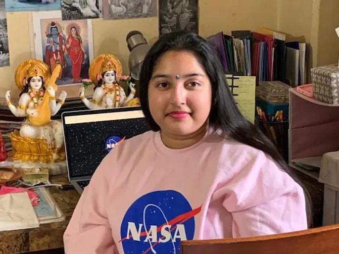 America Nasa internship girl trolled goddess laxmi saraswati idols near laptop | 'NASAनं सायन्सचा नाश केला'; लॅपटॉपजवळ देवी लक्ष्मी आणि सरस्वती यांचा फोटो, इंटर्न निशाण्यावर America Nasa internship girl trolled goddess laxmi saraswati idols near laptop | 'NASAनं सायन्सचा नाश केला'; लॅपटॉपजवळ देवी लक्ष्मी आणि सरस्वती यांचा फोटो, इंटर्न निशाण्यावर