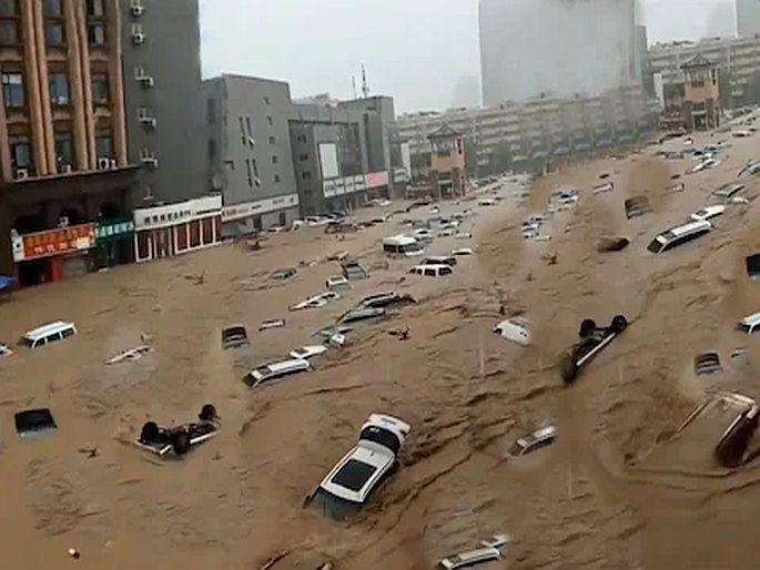 rainfall on earth is unstable sudden heavy rains and severe drought due to global climate change | पाऊण पृथ्वीवर पाऊस अस्थिर; जागतिक हवामान बदलांमुळेच अचानक अतिवृष्टी अन् भीषण दुष्काळ rainfall on earth is unstable sudden heavy rains and severe drought due to global climate change | पाऊण पृथ्वीवर पाऊस अस्थिर; जागतिक हवामान बदलांमुळेच अचानक अतिवृष्टी अन् भीषण दुष्काळ