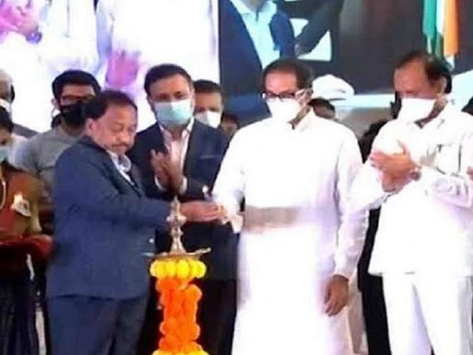 Chipi Airport inauguration Narayan Rane scolds Thackeray government | नारायण राणेंचे ठाकरे सरकारला सात टोमणे; चिपी विमानतळाच्या उद्घाटन कार्यक्रमात केली तुफान टोलेबाजी Chipi Airport inauguration Narayan Rane scolds Thackeray government | नारायण राणेंचे ठाकरे सरकारला सात टोमणे; चिपी विमानतळाच्या उद्घाटन कार्यक्रमात केली तुफान टोलेबाजी