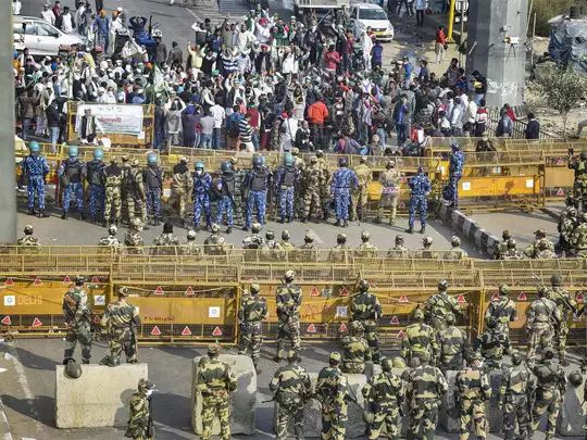 Farmers Agitation A farmer commits suicide on delhi ghazipur border | शेतकरी आंदोलन : गाझीपूर बॉर्डरवर शेतकऱ्याची 'सुसाईड नोट' लिहून आत्महत्या, शौचालयात घेतली फाशी Farmers Agitation A farmer commits suicide on delhi ghazipur border | शेतकरी आंदोलन : गाझीपूर बॉर्डरवर शेतकऱ्याची 'सुसाईड नोट' लिहून आत्महत्या, शौचालयात घेतली फाशी