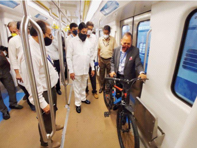 Indigenous Metro without driver to arrive in Mumbai on January 27 | मुंबईत 27 जानेवारीला येणार चालकविरहित स्वदेशी मेट्रो, स्थानक उभारणीचे काम अंतिम टप्प्यात Indigenous Metro without driver to arrive in Mumbai on January 27 | मुंबईत 27 जानेवारीला येणार चालकविरहित स्वदेशी मेट्रो, स्थानक उभारणीचे काम अंतिम टप्प्यात