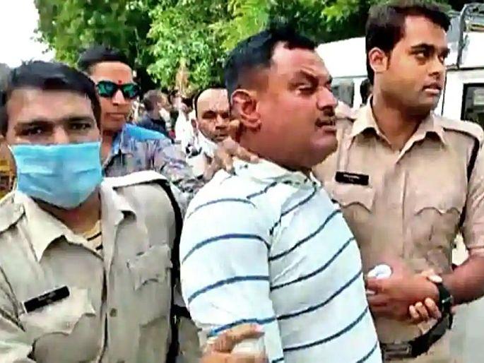 vikas dubey got four bullets in body three at chest and one at hand | 3 छातीत, 1 हाताला; एन्काऊंटरमध्ये 4 गोळ्या लागल्यानंतर रक्ताच्या थारोळ्यात पडला होता विकास दुबे vikas dubey got four bullets in body three at chest and one at hand | 3 छातीत, 1 हाताला; एन्काऊंटरमध्ये 4 गोळ्या लागल्यानंतर रक्ताच्या थारोळ्यात पडला होता विकास दुबे