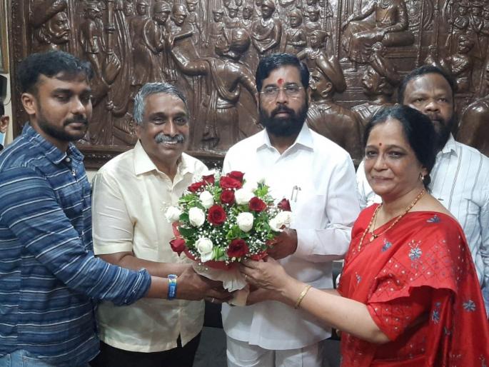 Chief Minister Eknath Shinde's visit to Sangram; Give light to the memories of Diba | मुख्यमत्री एकनाथ शिंदे यांची संग्रामला भेट; दिबांच्या आठवणींना दिला उजाळा  Chief Minister Eknath Shinde's visit to Sangram; Give light to the memories of Diba | मुख्यमत्री एकनाथ शिंदे यांची संग्रामला भेट; दिबांच्या आठवणींना दिला उजाळा