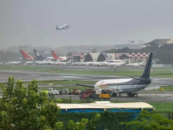 Threat to blow up plane at Mumbai airport with bombs | मुंबई विमानतळावरील विमान बॉम्बने उडवून देण्याची धमकी; ईमेलमुळे उडाली खळबळ Threat to blow up plane at Mumbai airport with bombs | मुंबई विमानतळावरील विमान बॉम्बने उडवून देण्याची धमकी; ईमेलमुळे उडाली खळबळ