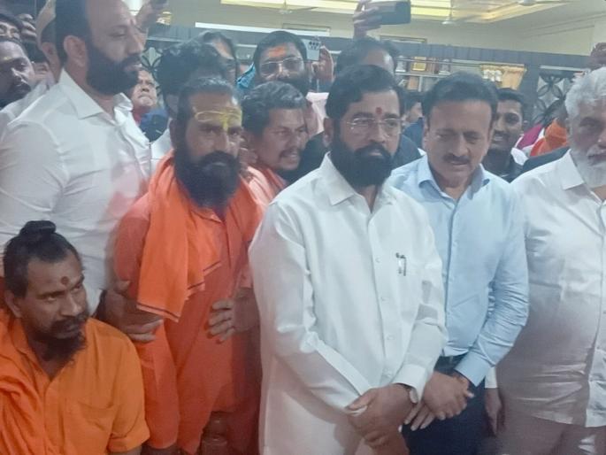 Chief Minister took darshan of Swami Sagaranand's body | मुख्यमंत्र्यांनी घेतले स्वामी सागरानंद यांच्या पार्थिवाचे दर्शन ! Chief Minister took darshan of Swami Sagaranand's body | मुख्यमंत्र्यांनी घेतले स्वामी सागरानंद यांच्या पार्थिवाचे दर्शन !
