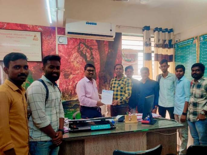 Apply carry on decision to 'MBA' students also | 'एमबीए'च्या मुलांनाही कॅरी ऑनचा निर्णय लागू करा Apply carry on decision to 'MBA' students also | 'एमबीए'च्या मुलांनाही कॅरी ऑनचा निर्णय लागू करा