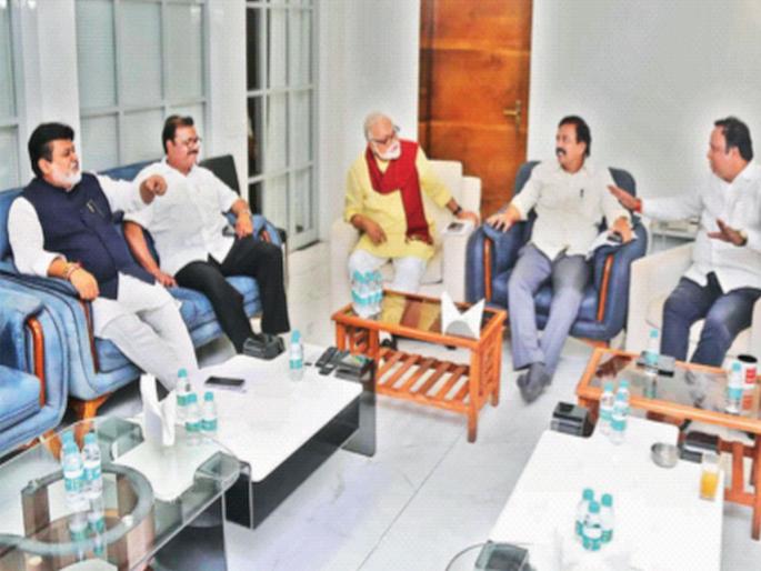 Now the joint meetings of the Grand Alliance; Corporation allocation formula fixed | आता महायुतीचे संयुक्त मेळावे; महामंडळ वाटपाचा फॉर्म्युला निश्चित Now the joint meetings of the Grand Alliance; Corporation allocation formula fixed | आता महायुतीचे संयुक्त मेळावे; महामंडळ वाटपाचा फॉर्म्युला निश्चित