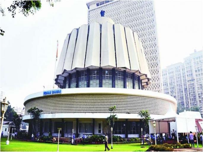 The contractor stop money attempted suicide in Vidhan Bhavan area | ठेकेदाराने पैसे थकविले, विधानभवन परिसरात केला आत्महत्येचा प्रयत्न The contractor stop money attempted suicide in Vidhan Bhavan area | ठेकेदाराने पैसे थकविले, विधानभवन परिसरात केला आत्महत्येचा प्रयत्न