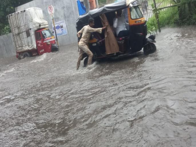 In Ulhasnagar, roads were waterlogged due to rain, trees fell | उल्हासनगरात पावसाने रस्ते जलमय, झाडे पडले In Ulhasnagar, roads were waterlogged due to rain, trees fell | उल्हासनगरात पावसाने रस्ते जलमय, झाडे पडले