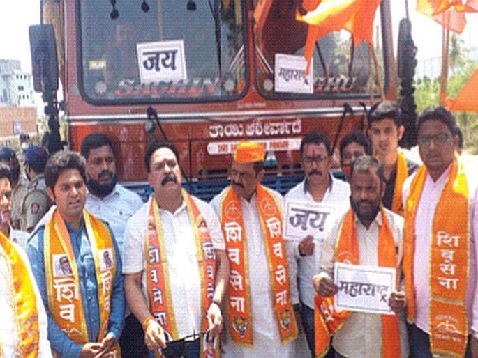 Maharashtra-Karnataka bus service closed; Boundaryism erupted again, the plight of travelers | महाराष्ट्र-कर्नाटक बससेवा बंद; सीमावाद पुन्हा उफाळला, प्रवाशांचे हाल Maharashtra-Karnataka bus service closed; Boundaryism erupted again, the plight of travelers | महाराष्ट्र-कर्नाटक बससेवा बंद; सीमावाद पुन्हा उफाळला, प्रवाशांचे हाल