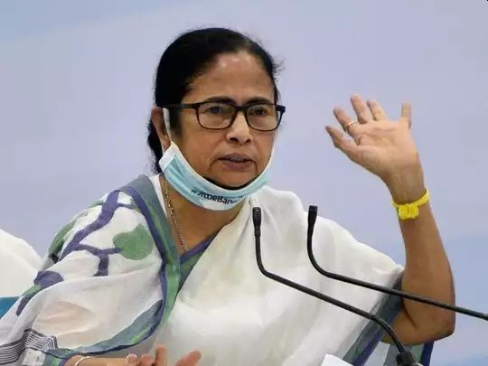 West Bengal result 2021 Mamata Banerjee says if whole country not get free vaccine than will protest | West Bengal result 2021: बंगाल निकालानंतर ममतांचा इशारा; संपूर्ण देशाला मोफत कोरोना लस मिळाली नाही, तर आंदोलन करणार West Bengal result 2021 Mamata Banerjee says if whole country not get free vaccine than will protest | West Bengal result 2021: बंगाल निकालानंतर ममतांचा इशारा; संपूर्ण देशाला मोफत कोरोना लस मिळाली नाही, तर आंदोलन करणार