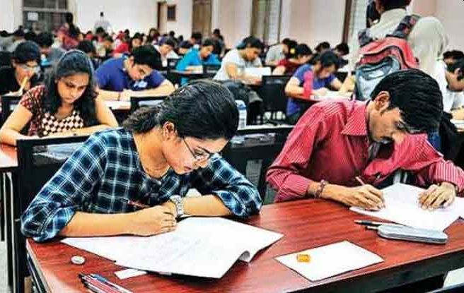 Coronavirus India 12th Class Examination will be conducted says sources | 12th Class Exam: कोरोना काळातच होणार 12वीची परीक्षा? 19 विषयांची करण्यात आली निवड, सूत्रांची माहिती Coronavirus India 12th Class Examination will be conducted says sources | 12th Class Exam: कोरोना काळातच होणार 12वीची परीक्षा? 19 विषयांची करण्यात आली निवड, सूत्रांची माहिती