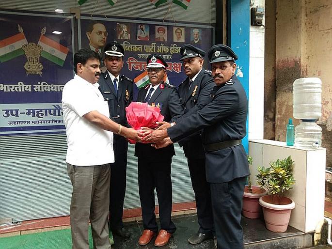 Appreciation of Fire Department and Health Department of Ulhasnagar Municipal Corporation | उल्हासनगर महापालिकेच्या अग्निशमन, आरोग्य विभागाचे कौतुक; बाळू नेटके यांच्यामुळे वाचला १३५ जणांचा जीव Appreciation of Fire Department and Health Department of Ulhasnagar Municipal Corporation | उल्हासनगर महापालिकेच्या अग्निशमन, आरोग्य विभागाचे कौतुक; बाळू नेटके यांच्यामुळे वाचला १३५ जणांचा जीव