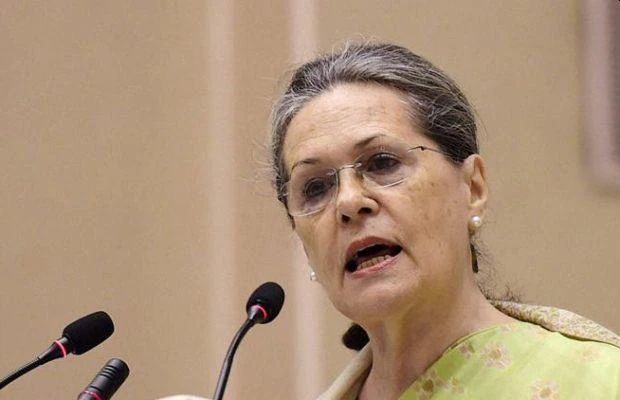 Corona testing oxygen medicine hospitals should be managed says congress president Sonia Gandhi | CoronaVirus: सोनिया गांधींचा सरकारला सल्ला; सर्व पक्षांच्या सल्ल्यानं कोरोनाविरोधी रणनिती आखा, काँग्रेसही साथ देईल 
