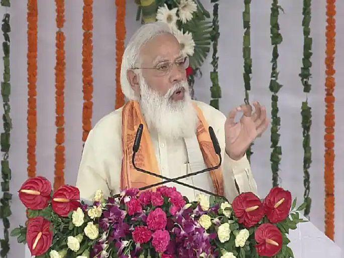 Uttar Pradesh PM Narendra Modi praises Yogi Adityanath in Varanasi | आता उत्तर प्रदेशात कायद्याचं राज्य, जबरदस्त काम करतायत मुख्यमंत्री; पंतप्रधान मोदींकडून योगींचं कौतुक