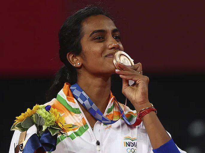 Sindhu's eight hours of hard work for a hat-trick; Three hours on the court, three hours in the gym | ‘हॅट्ट्रिक’साठी सिंधूची रोज आठ तासांची मेहनत; तीन तास कोर्टवर, तीन तास जिममध्ये Sindhu's eight hours of hard work for a hat-trick; Three hours on the court, three hours in the gym | ‘हॅट्ट्रिक’साठी सिंधूची रोज आठ तासांची मेहनत; तीन तास कोर्टवर, तीन तास जिममध्ये