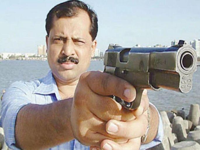 Antilia case: NIA arrests mumbai police officer API sachin vaze | Sachin Vaze Arrest: अखेर सचिन वाझे यांना अटक; १३ तासांच्या झडतीनंतर NIA ने ठोकल्या बेड्या Antilia case: NIA arrests mumbai police officer API sachin vaze | Sachin Vaze Arrest: अखेर सचिन वाझे यांना अटक; १३ तासांच्या झडतीनंतर NIA ने ठोकल्या बेड्या