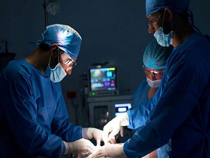 Mobile removed from patient stomach after surgery, doctors shocked after x ray report | 6 महिन्यांपासून तरुणाच्या पोटात पडून होता मोबाइल, एक्सरे पाहून डॉक्टरही अवाक...! Mobile removed from patient stomach after surgery, doctors shocked after x ray report | 6 महिन्यांपासून तरुणाच्या पोटात पडून होता मोबाइल, एक्सरे पाहून डॉक्टरही अवाक...!