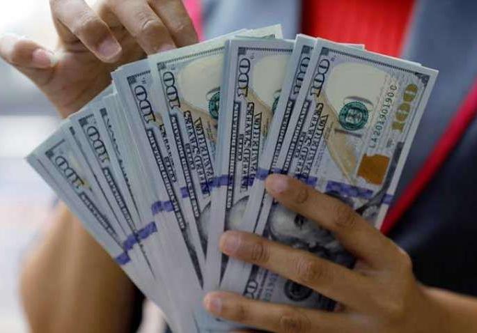 salesman won 7 crore lottery in dubai | याला म्हणतात नशीब, सेल्समनला लागली 7 कोटींची लॉटरी!