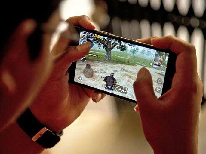 A son spend 16 lakh rupees for the pubg game from father account | बापरे! PUBGच्या चक्करमध्ये मुलाने आई-वडिलांनाच लावला चुना, अकाउंटमधून उडवले तब्बल 16 लाख रुपये A son spend 16 lakh rupees for the pubg game from father account | बापरे! PUBGच्या चक्करमध्ये मुलाने आई-वडिलांनाच लावला चुना, अकाउंटमधून उडवले तब्बल 16 लाख रुपये