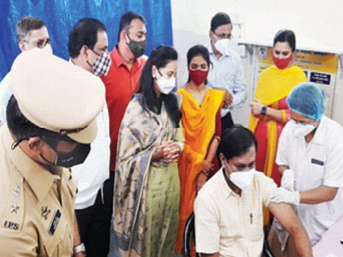 Start vaccination; Vaccinate 263 people in a single day | लसीकरणारंभ; एकाच दिवसात २६३ जणांना लस Start vaccination; Vaccinate 263 people in a single day | लसीकरणारंभ; एकाच दिवसात २६३ जणांना लस