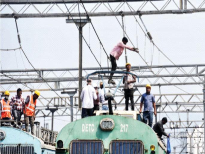 Megablock on the way of Central and Harbour | मध्य, हार्बरवर मार्गावर मेगाब्लॉक; जाणून घ्या, कुठे आणि कधी असणार? Megablock on the way of Central and Harbour | मध्य, हार्बरवर मार्गावर मेगाब्लॉक; जाणून घ्या, कुठे आणि कधी असणार?