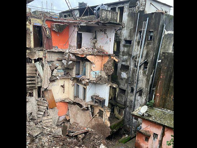 Bhayandar sai ashirwad building collapsed due to heavy rain | भाईंदरमध्ये मुसळधार पाऊस, साई आशीर्वाद इमारत कोसळली 
