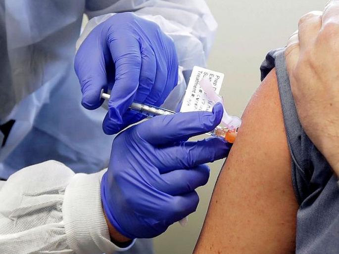 CoronaVirus Marathi News sinovac biotech says corona vaccine coronavac test showed positive results | CoronaVirus News: कोरोना व्हॅक्सीनचे क्लिनिकल ट्रायल यशस्वी, चीनी कंपनीचा मोठा दावा  CoronaVirus Marathi News sinovac biotech says corona vaccine coronavac test showed positive results | CoronaVirus News: कोरोना व्हॅक्सीनचे क्लिनिकल ट्रायल यशस्वी, चीनी कंपनीचा मोठा दावा