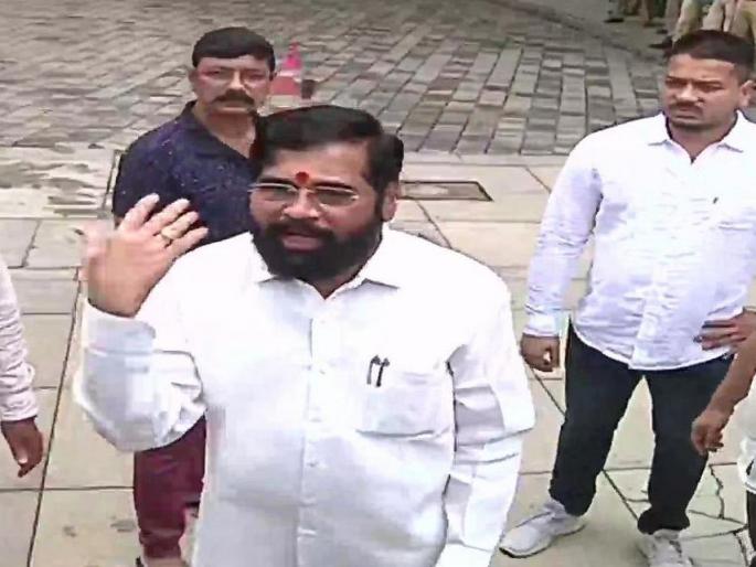 Tell the Name of MLAs, will send Eknath Shinde's challenge to Shiv Sena, came out of the hotel for the first time | आमदारांची नावे सांगा, पाठवून देतो! एकनाथ शिंदे यांचे शिवसेनेला आव्हान, प्रथमच आले हॉटेलबाहेर Tell the Name of MLAs, will send Eknath Shinde's challenge to Shiv Sena, came out of the hotel for the first time | आमदारांची नावे सांगा, पाठवून देतो! एकनाथ शिंदे यांचे शिवसेनेला आव्हान, प्रथमच आले हॉटेलबाहेर