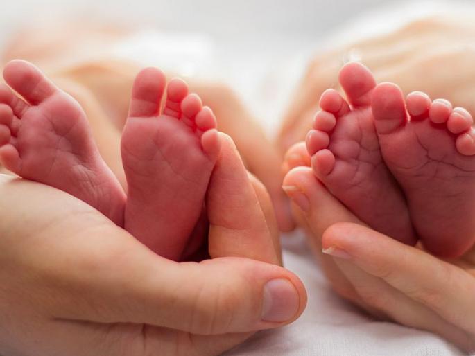 Woman gaves birth to twins in chhattisgarh named kovid and corona sna | छत्तीसगडमध्ये महिलेने दिला जुळ्यांना जन्म, नाव ठेवले कोविड आणि कोरोना Woman gaves birth to twins in chhattisgarh named kovid and corona sna | छत्तीसगडमध्ये महिलेने दिला जुळ्यांना जन्म, नाव ठेवले कोविड आणि कोरोना