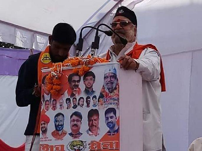 Madhya Pradesh Shiv Sena leader Ramesh Sahu shot dead | शिवसेना नेत्याची गोळी घालून हत्या; पत्नी आणि मुलगीही जखमी Madhya Pradesh Shiv Sena leader Ramesh Sahu shot dead | शिवसेना नेत्याची गोळी घालून हत्या; पत्नी आणि मुलगीही जखमी