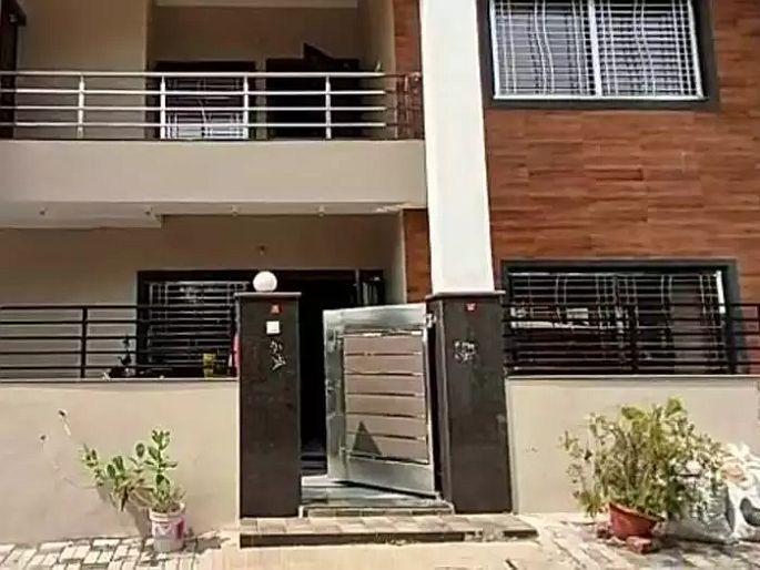 Madhya pradesh govt engineer caught with property worth crores see | चार कोटींचा बंगला, पाच किलो चांदी, 3.5 लाखांची रोकड, PWD इंजिनिअरकडे सापडलं कोट्यवधींचं घबाड Madhya pradesh govt engineer caught with property worth crores see | चार कोटींचा बंगला, पाच किलो चांदी, 3.5 लाखांची रोकड, PWD इंजिनिअरकडे सापडलं कोट्यवधींचं घबाड