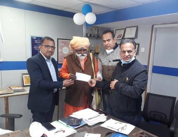 Haridwar Rishikesh sadhu living 60 years in caves now donated 1 crore for Ayodhya Ram temple | 60 वर्षांपासून गुहेत राहणाऱ्या 83 वर्षांच्या साधूचं "महादान", राम मंदिरासाठी दिला एवढा पैसा; सर्वच हैराण 