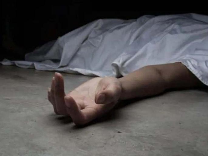 Husband dies by Electric shock while lighting, The health of both the children including the wife is critical | दिवाळी निमित्त घरावर लाईटिंग करताना शॉक लागून पतीचा मृत्यू; पत्नीसह दोन्ही मुलांची प्रकृती चिंताजनक Husband dies by Electric shock while lighting, The health of both the children including the wife is critical | दिवाळी निमित्त घरावर लाईटिंग करताना शॉक लागून पतीचा मृत्यू; पत्नीसह दोन्ही मुलांची प्रकृती चिंताजनक